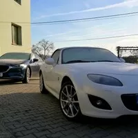 10 let, 234 aut, 397 článků...
