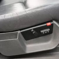 elektrická spolujezdcova sedačka není moc častá