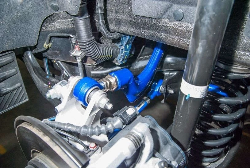 Nainštalované ramená - detail horného (zadný odklon na Type R)