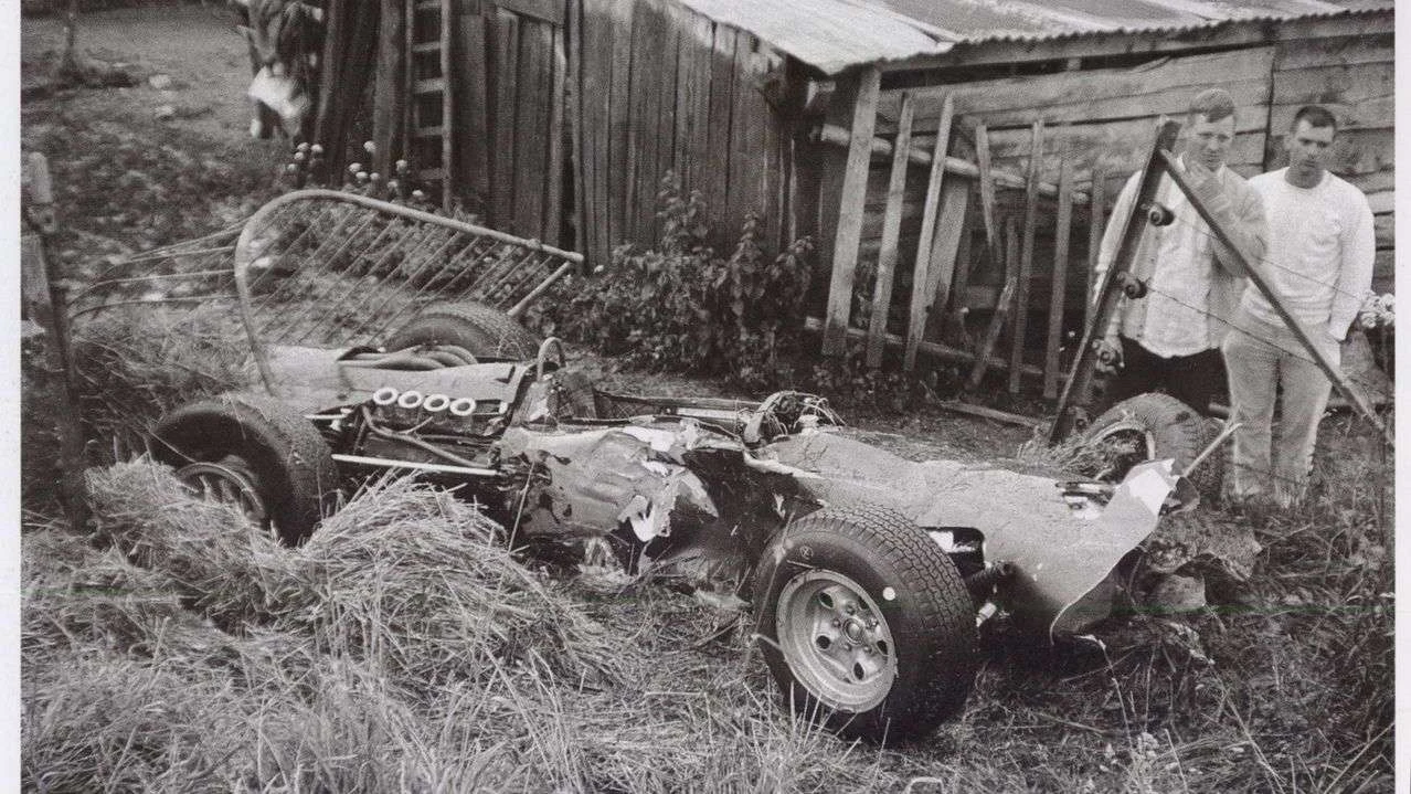 Zdemolované BRM P261 Jackieho Stewarta, Spa, 1966