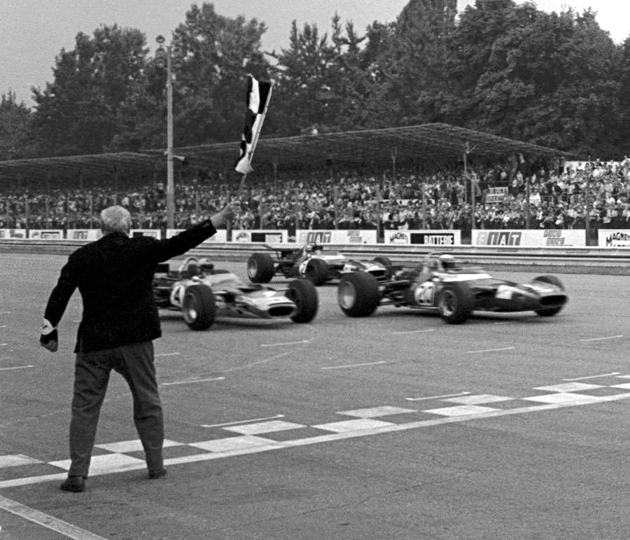 Těsné vítězství na okruhu v Monze, Stewart je poprvé mistrem světa, 1969