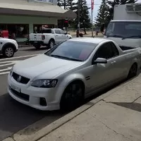 Holden Ute VE Series II poblíž Coogee Beach