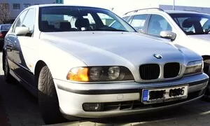 BMW 523i : Krab jede na E39!