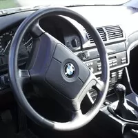 BMW 523i : Krab jede na E39!