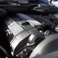 BMW 523i : Krab jede na E39!