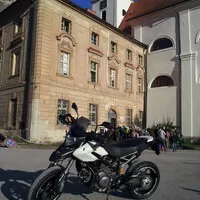 Krab ochočeným závodníkem?
