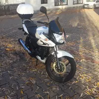 italský kufr, který se čas od času otevře