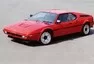M1, mělo dva znáčky na zádi, aby nepřipomínalo Ferrari