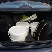 Takhle vypadá moje výbava, když se rozhodnu jít umýt auto dvoukýblovou metodou