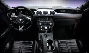 Ford Mustang s nejvíc Mustang interiérem