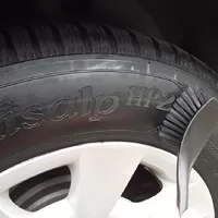 Kartáč Antagon z Ikei na pneumatiky