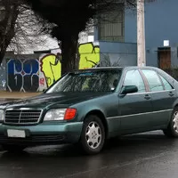 W140 "Mamut" v netradiční zelené.