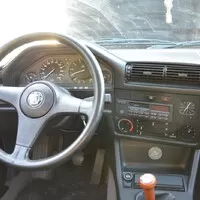 BMW 320i E30: „Tříca plasťák“ slaví třicátiny