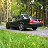 BMW 320i E30: „Tříca plasťák“ slaví třicátiny