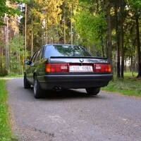 BMW 320i E30: „Tříca plasťák“ slaví třicátiny