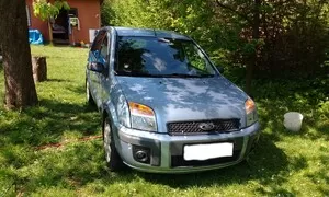Ford Fusion; malá, ale šikovná kolínská krabice
