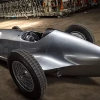 Infiniti ukazuje retro formuli Prototype 9