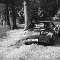 Mazda MX-5 RF 2.0: Analogové auto v digitálním světě