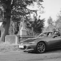 Mazda MX-5 RF 2.0: Analogové auto v digitálním světě