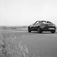Mazda MX-5 RF 2.0: Analogové auto v digitálním světě