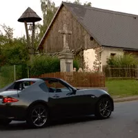 Mazda MX-5 RF 2.0: Analogové auto v digitálním světě