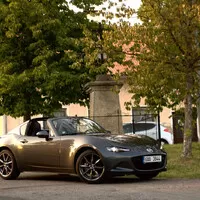 Mazda MX-5 RF 2.0: Analogové auto v digitálním světě
