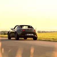 Mazda MX-5 RF 2.0: Analogové auto v digitálním světě