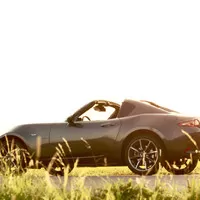 Mazda MX-5 RF 2.0: Analogové auto v digitálním světě