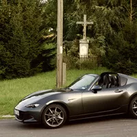 Mazda MX-5 RF 2.0: Analogové auto v digitálním světě