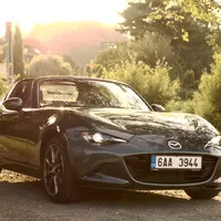 Mazda MX-5 RF 2.0: Analogové auto v digitálním světě