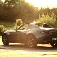 Mazda MX-5 RF 2.0: Analogové auto v digitálním světě