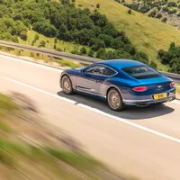 Nové Bentley Continental GT - Lehčí, hezčí a s displejem, který umí zmizet