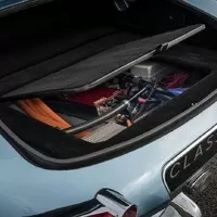 Jaguar zajišťuje veterány na budoucnost. Baterkami a elektromotorem