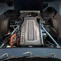 Jaguar zajišťuje veterány na budoucnost. Baterkami a elektromotorem