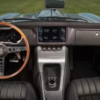 Jaguar zajišťuje veterány na budoucnost. Baterkami a elektromotorem