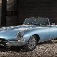 Jaguar zajišťuje veterány na budoucnost. Baterkami a elektromotorem