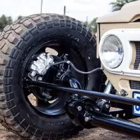 Land Cruiser FJ40 jako street rod - boží!