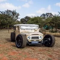 Land Cruiser FJ40 jako street rod - boží!
