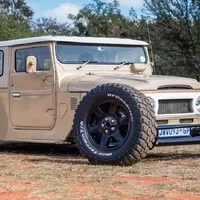 Land Cruiser FJ40 jako street rod - boží!