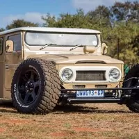 Land Cruiser FJ40 jako street rod - boží!