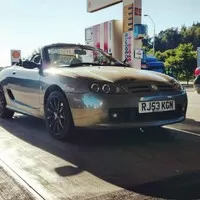 Jak se žije s volantem na špatné straně auta