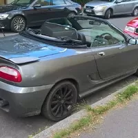 Jak se žije s volantem na špatné straně auta