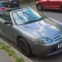 Jak se žije s volantem na špatné straně auta