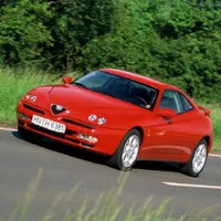 Je Alfa GTV 916 krám? I když má Busso...
