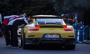 Novinky: Porsche 911 GT2 RS je nejrychlejší zadokolkou Ringu