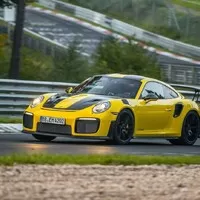 Porsche 911 GT2 RS je nejrychlejší zadokolkou Ringu