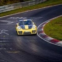 Porsche 911 GT2 RS je nejrychlejší zadokolkou Ringu