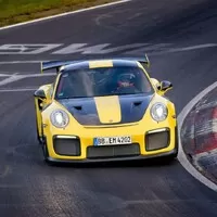 Porsche 911 GT2 RS je nejrychlejší zadokolkou Ringu