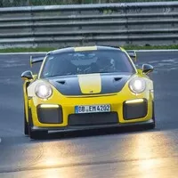 Porsche 911 GT2 RS je nejrychlejší zadokolkou Ringu