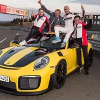 Porsche 911 GT2 RS je nejrychlejší zadokolkou Ringu